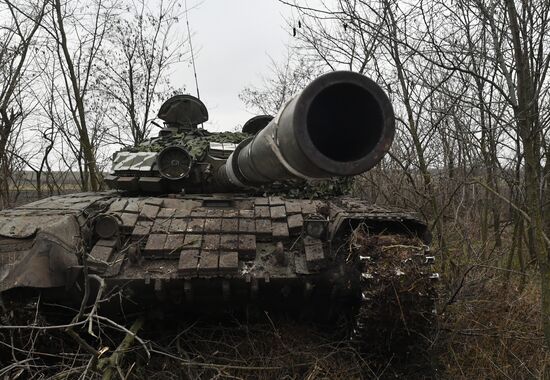 Работа танков Т-72Б в южном секторе специальной военной операции