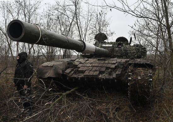 Работа танков Т-72Б в южном секторе специальной военной операции