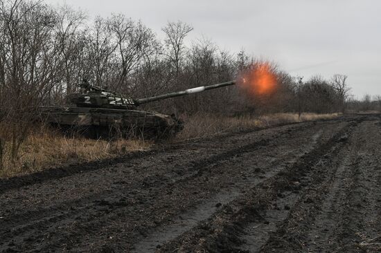 Работа танков Т-72Б в южном секторе специальной военной операции