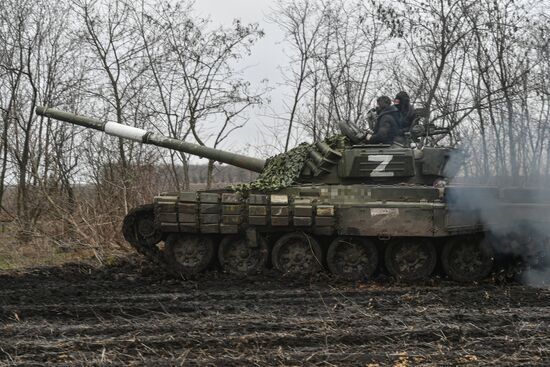 Работа танков Т-72Б в южном секторе специальной военной операции