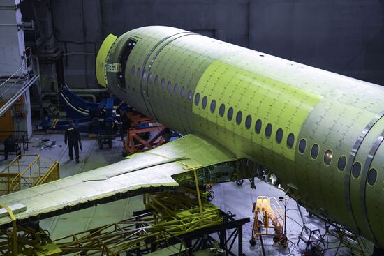 Монтаж стенда для испытания планера SSJ-New в СибНИА
