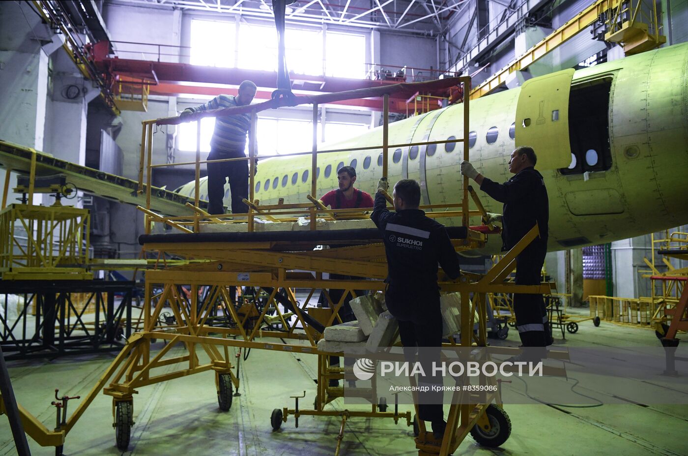Монтаж стенда для испытания планера SSJ-New в СибНИА
