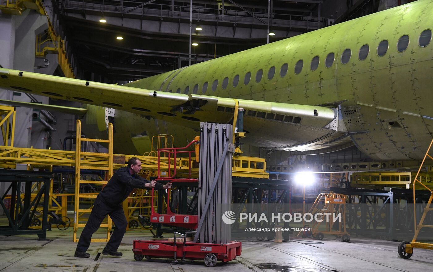 Монтаж стенда для испытания планера SSJ-New в СибНИА