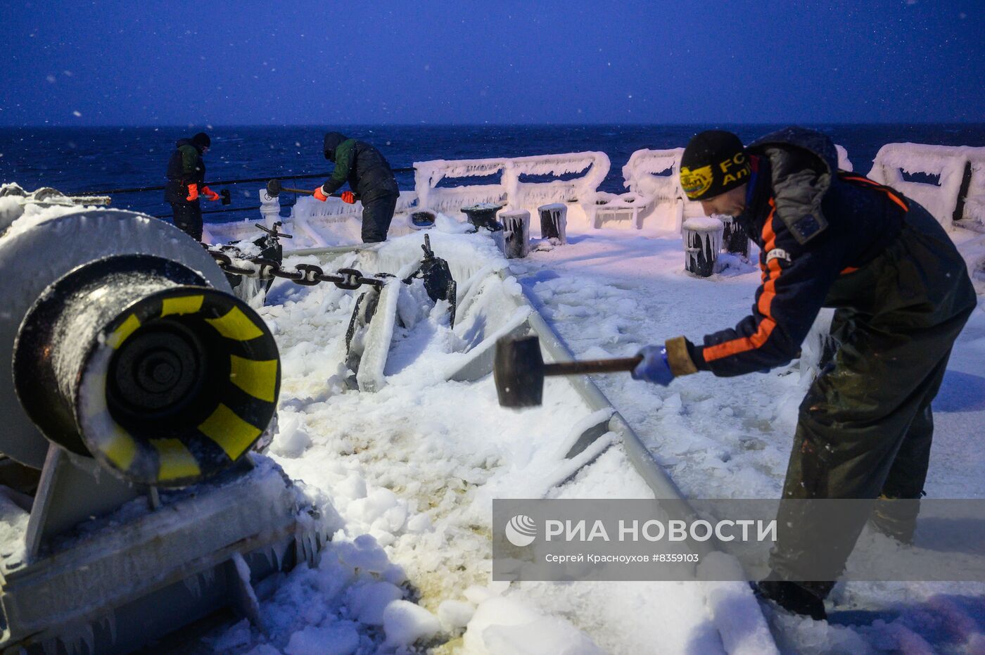 Добыча минтая на Курилах