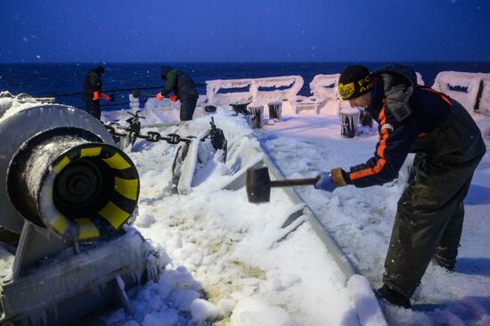 Добыча минтая на Курилах