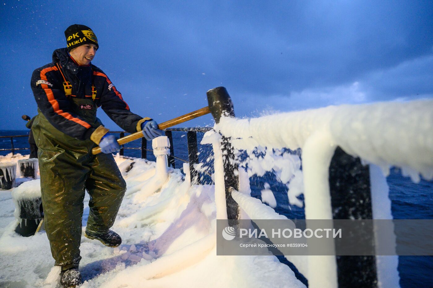 Добыча минтая на Курилах