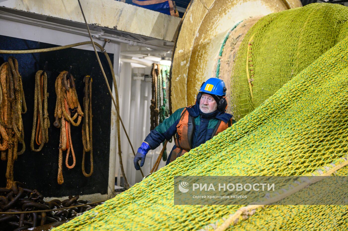 Добыча минтая на Курилах