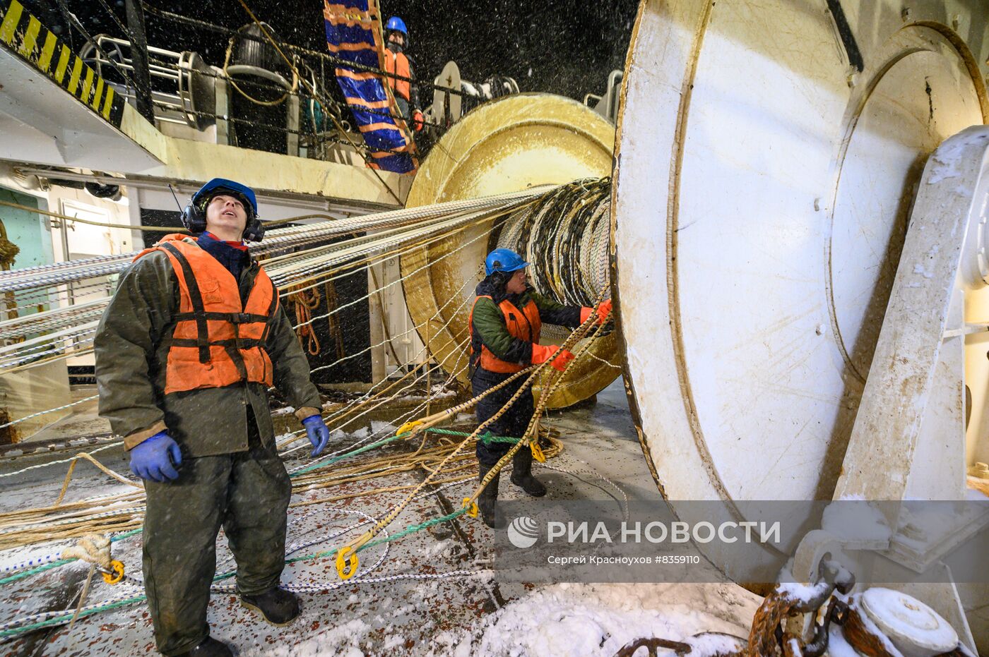 Добыча минтая на Курилах