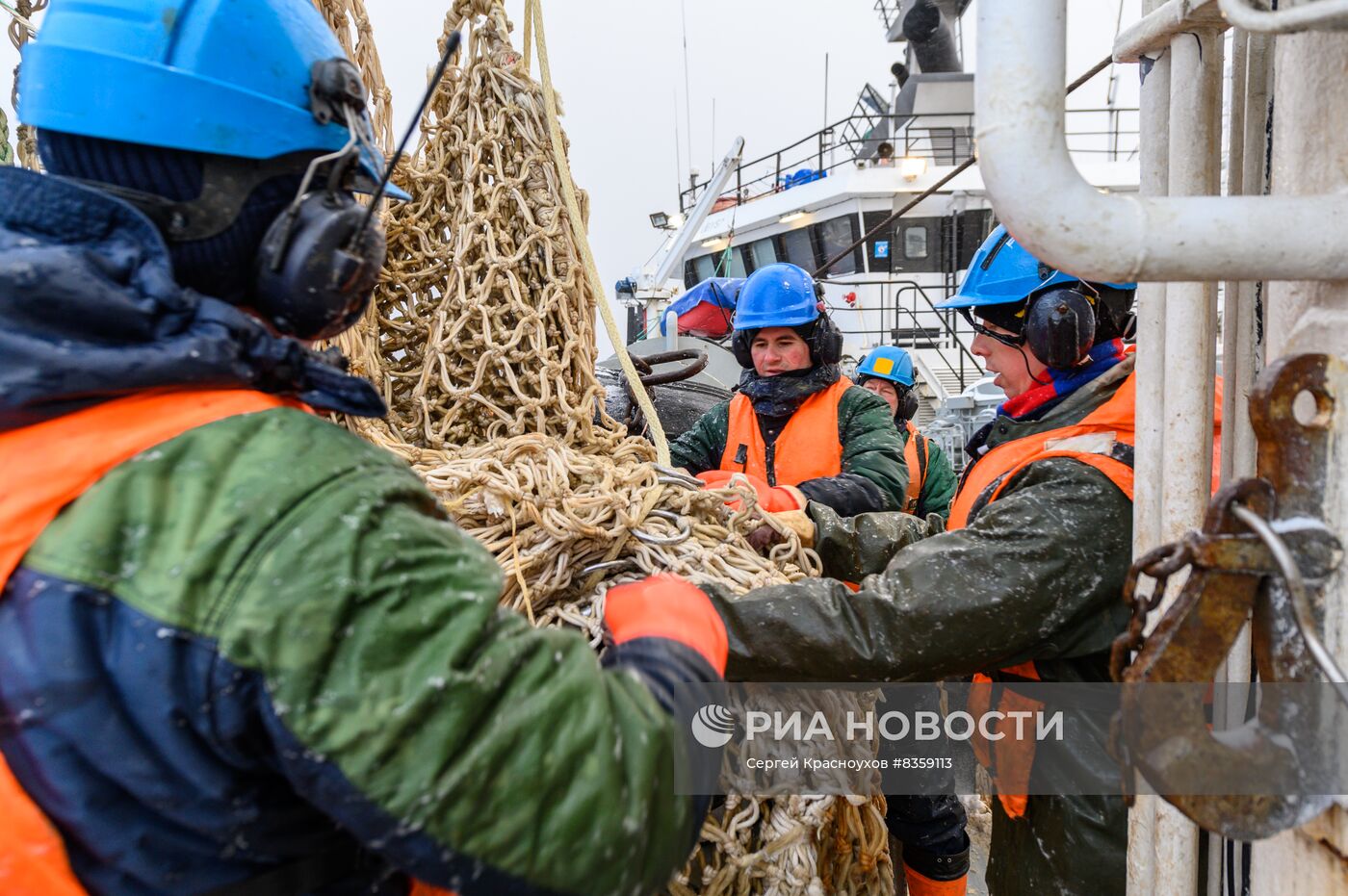 Добыча минтая на Курилах