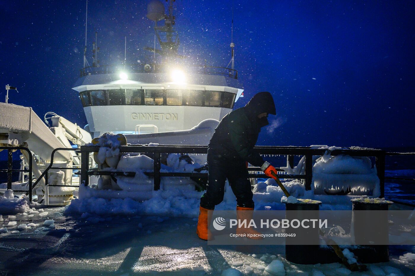 Добыча минтая на Курилах