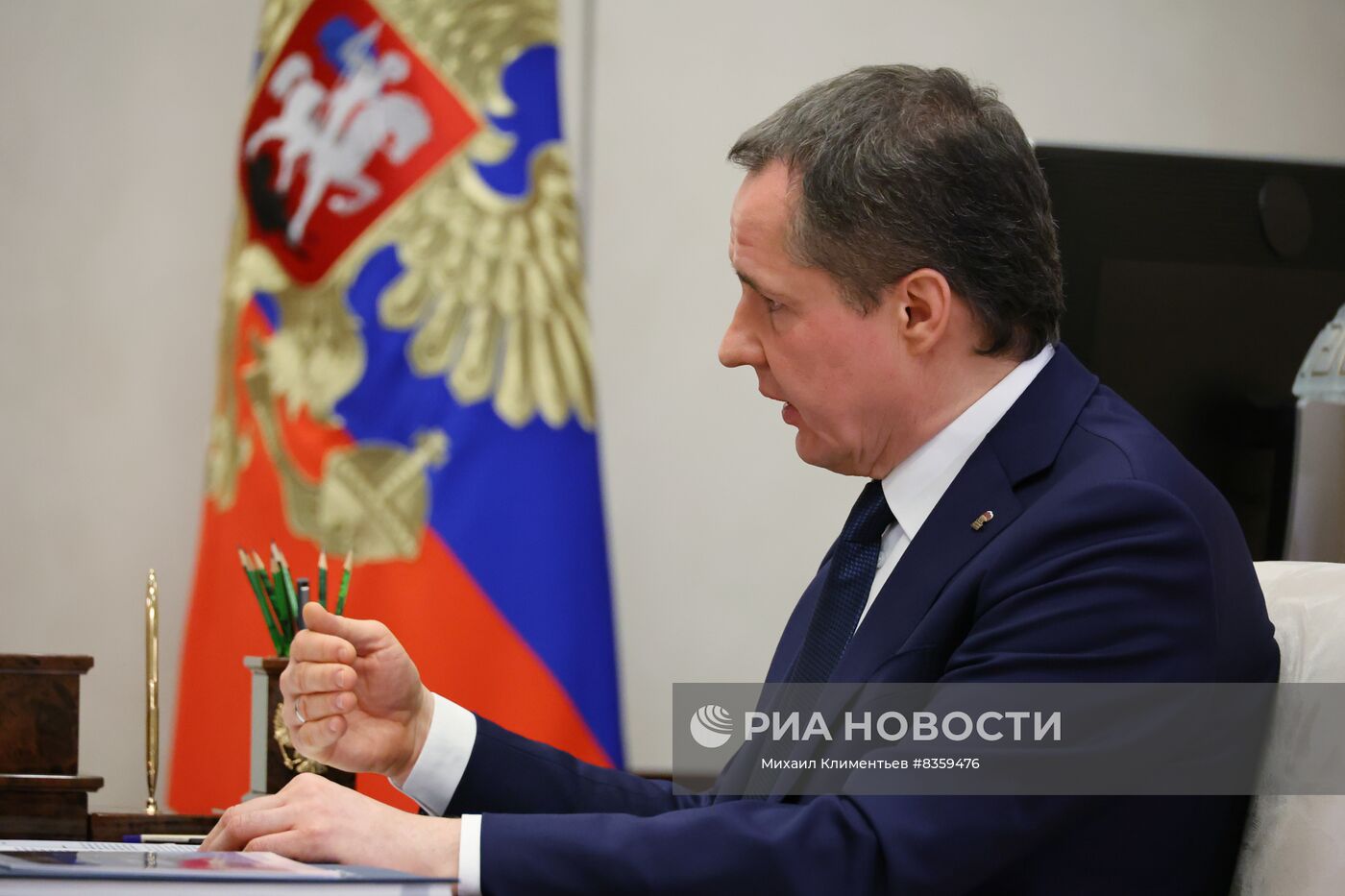 Президент РФ В. Путин встретился с губернатором Белгородской области В. Гладковым