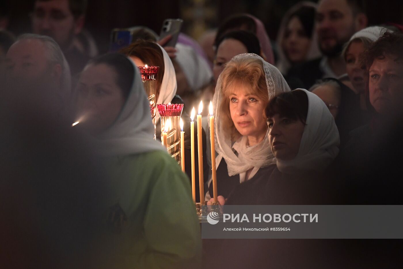 Божественная литургия в храме Христа Спасителя