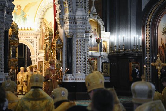 Божественная литургия в храме Христа Спасителя