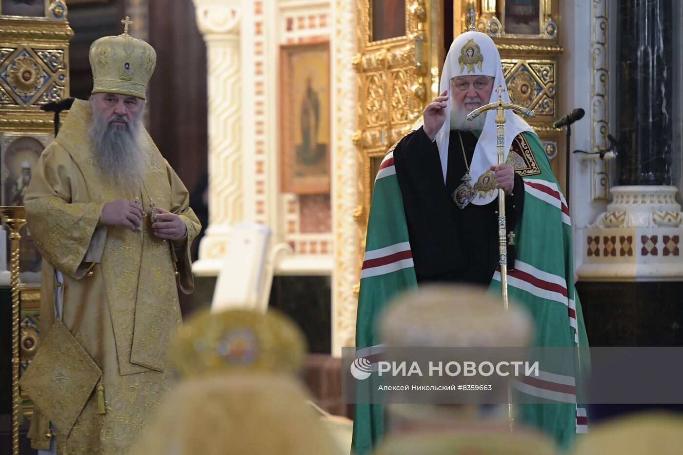 Божественная литургия в храме Христа Спасителя