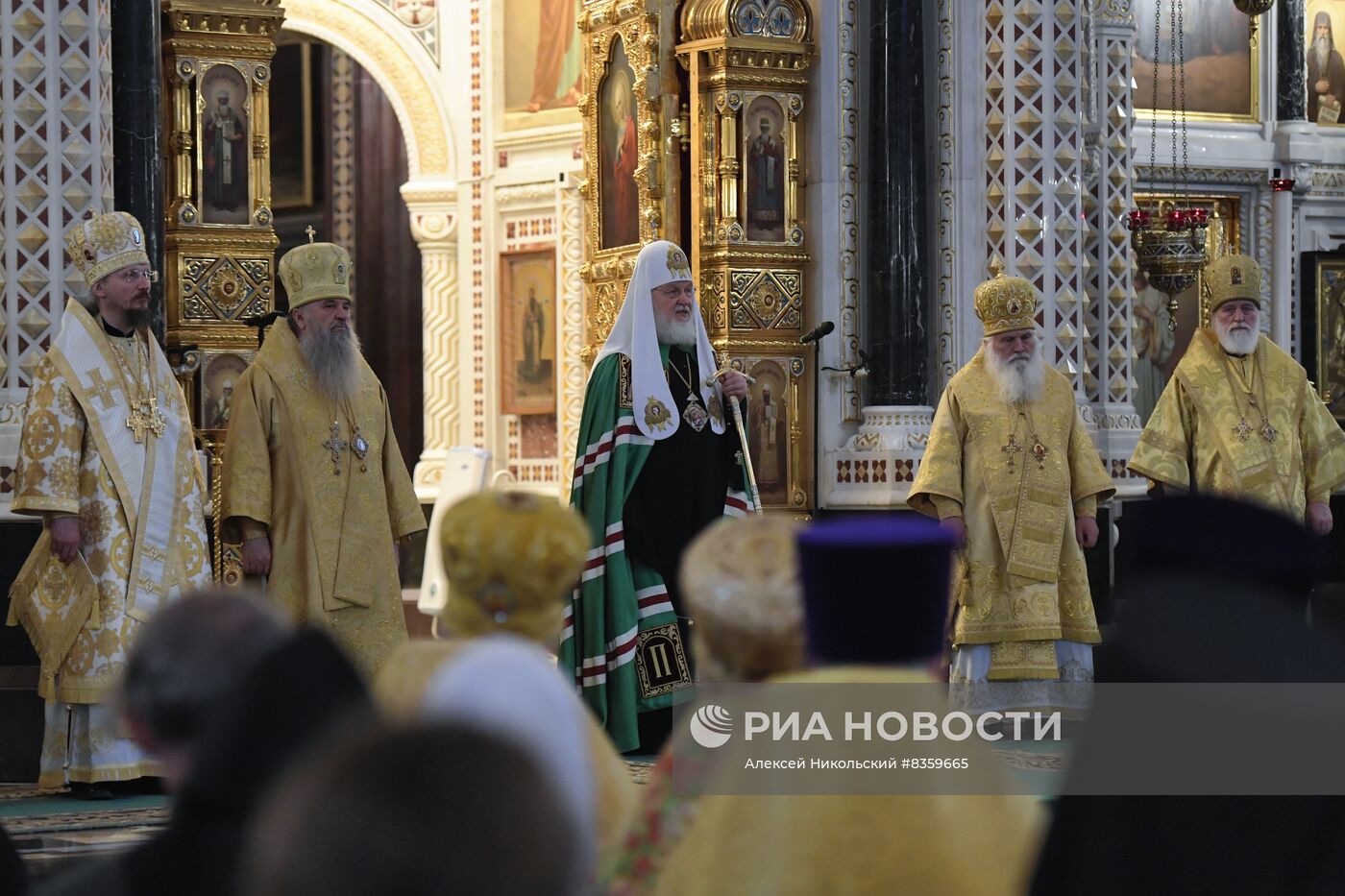 Божественная литургия в храме Христа Спасителя