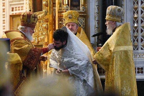 Божественная литургия в храме Христа Спасителя