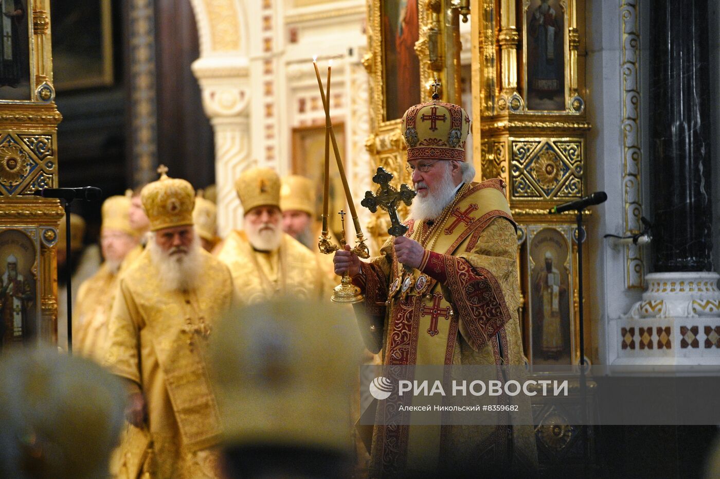 Божественная литургия в храме Христа Спасителя