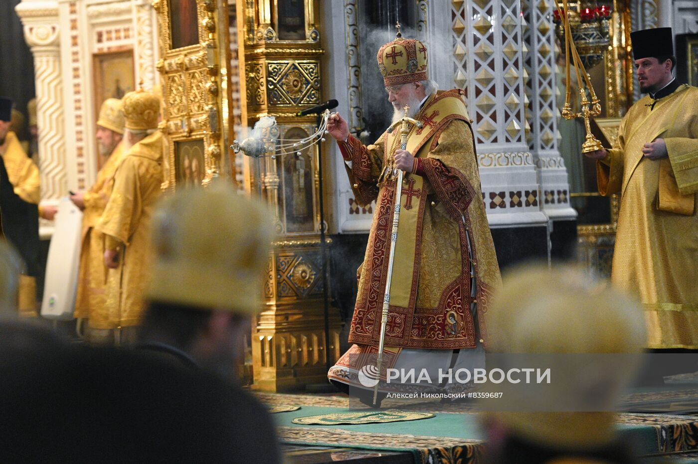 Божественная литургия в храме Христа Спасителя