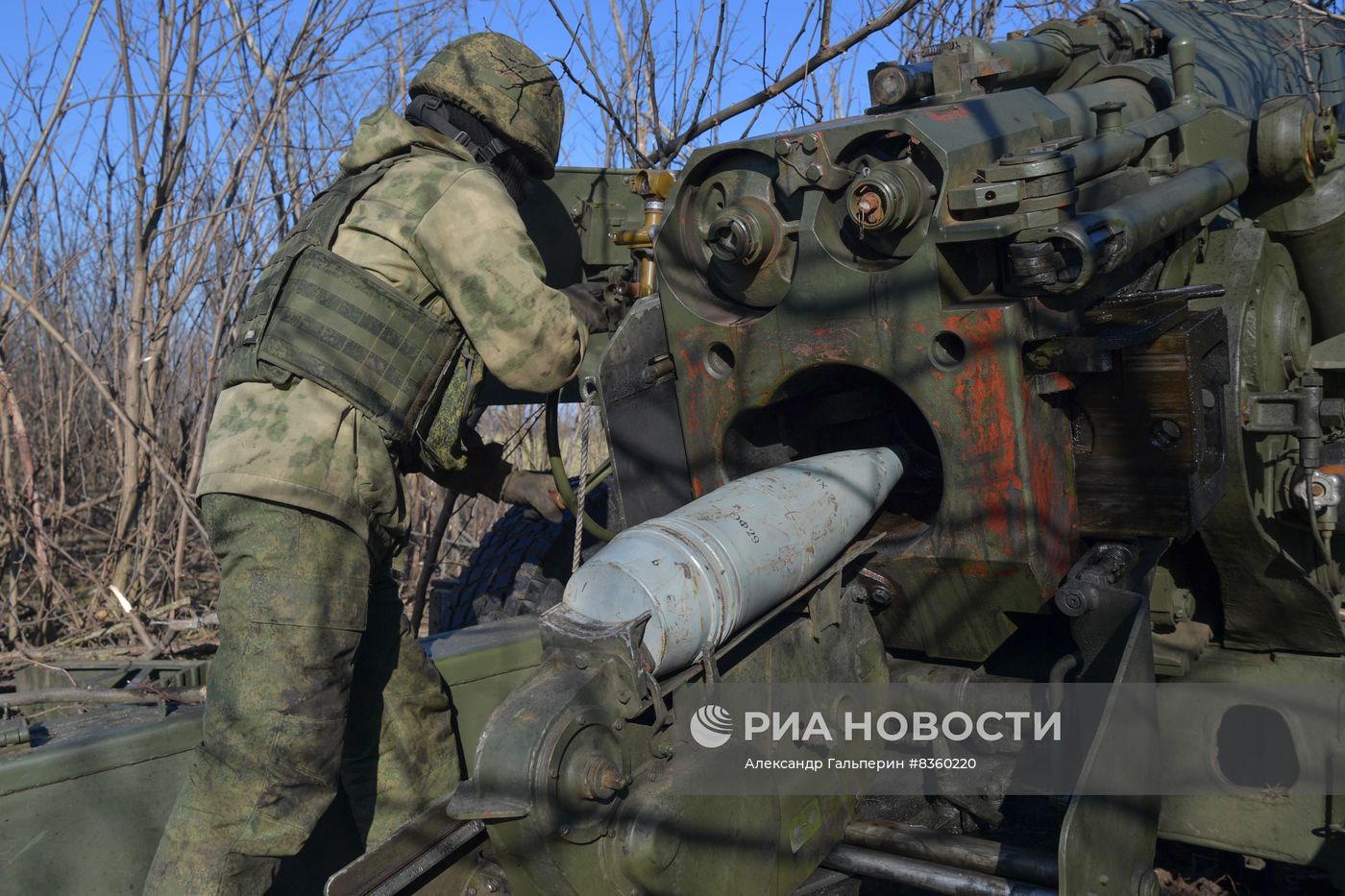 Боевая стрельба РСЗО "Торнадо-Г" и пушек "Гиацинт" в зоне СВО