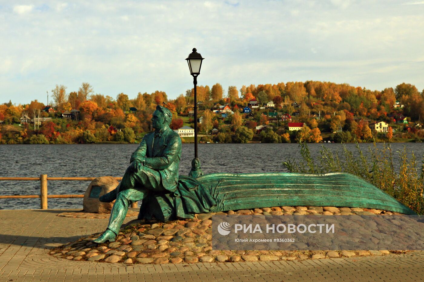 Памятник Фёдору Шаляпину в Плёсе