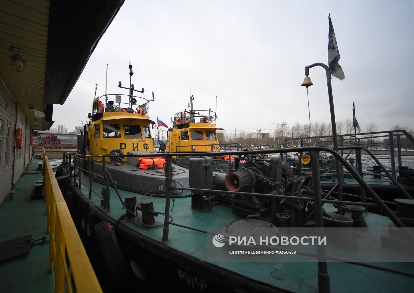Работа флота и ледоколов Мосводостока в зимний сезон