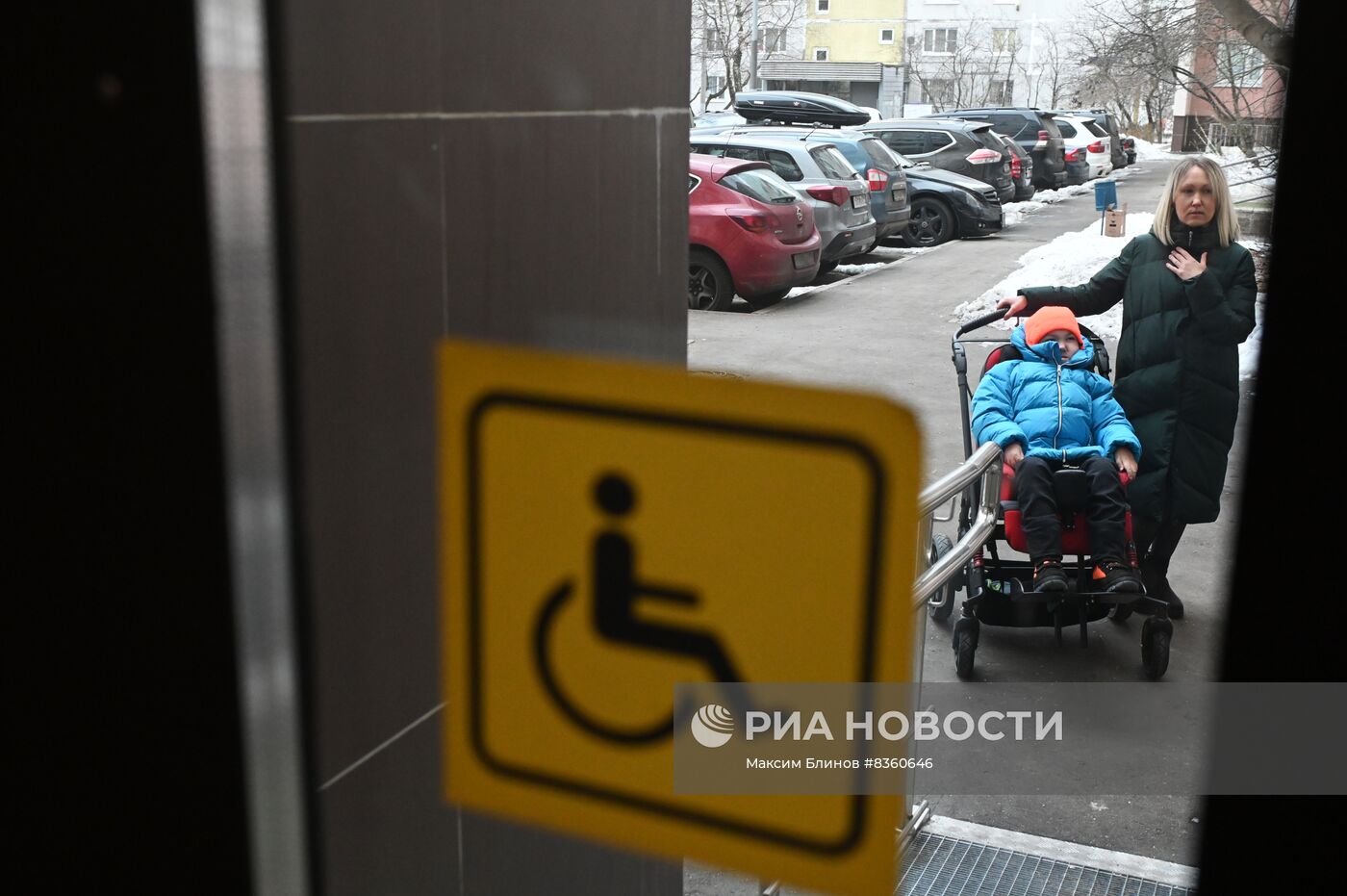 Подъемная платформа для людей с ограниченными возможностями здоровья в Москве