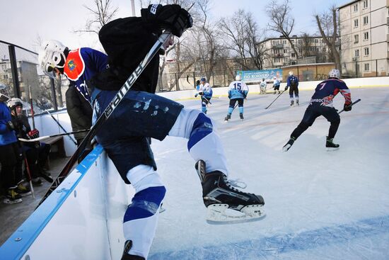 Турнир по дворовому хоккею во Владивостоке