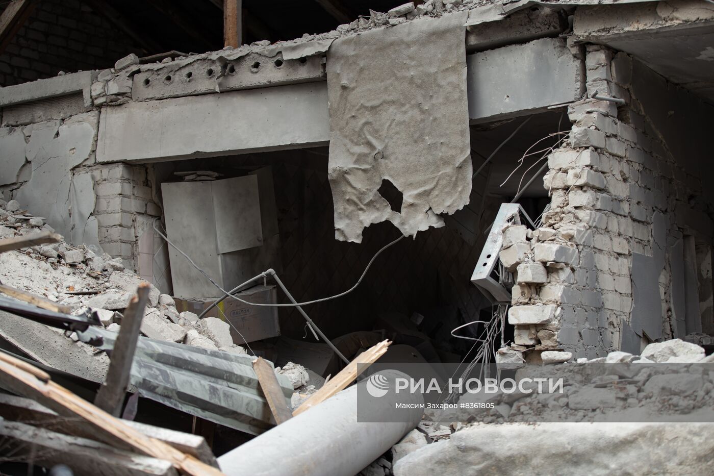 Последствия ракетного удара ВСУ по больнице в ЛНР