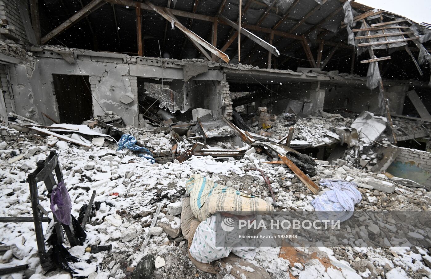 Последствия ракетного удара ВСУ по больнице в ЛНР