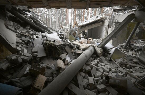 Последствия ракетного удара ВСУ по больнице в ЛНР