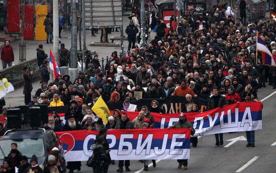 Крестный ход в поддержку Косово в составе Сербии