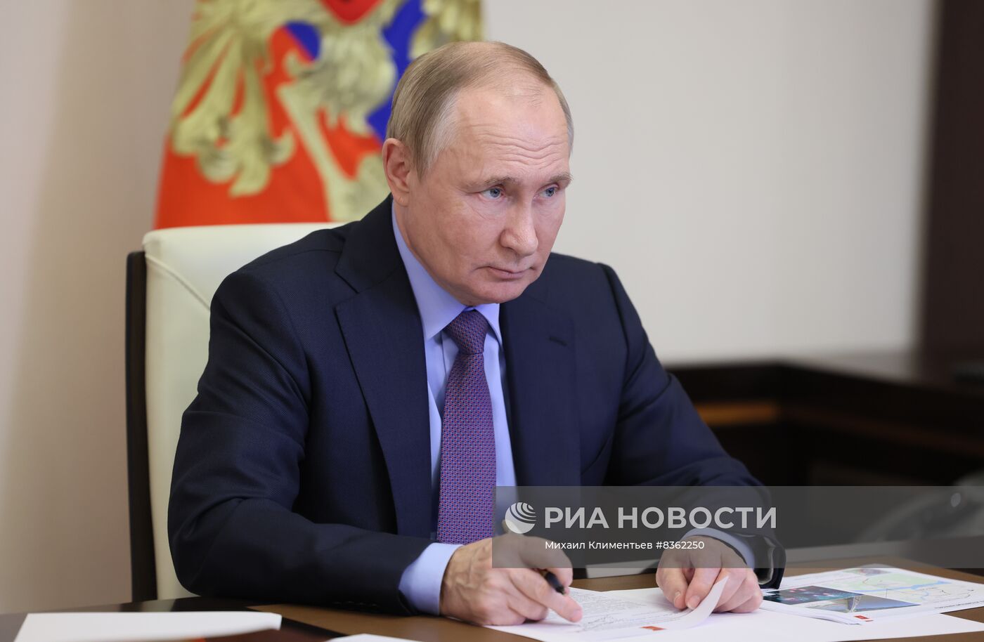 Президент РФ В. Путин провел встречу с губернатором Вологодской области О. Кувшинниковым