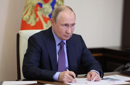 Президент РФ В. Путин провел встречу с губернатором Вологодской области О. Кувшинниковым