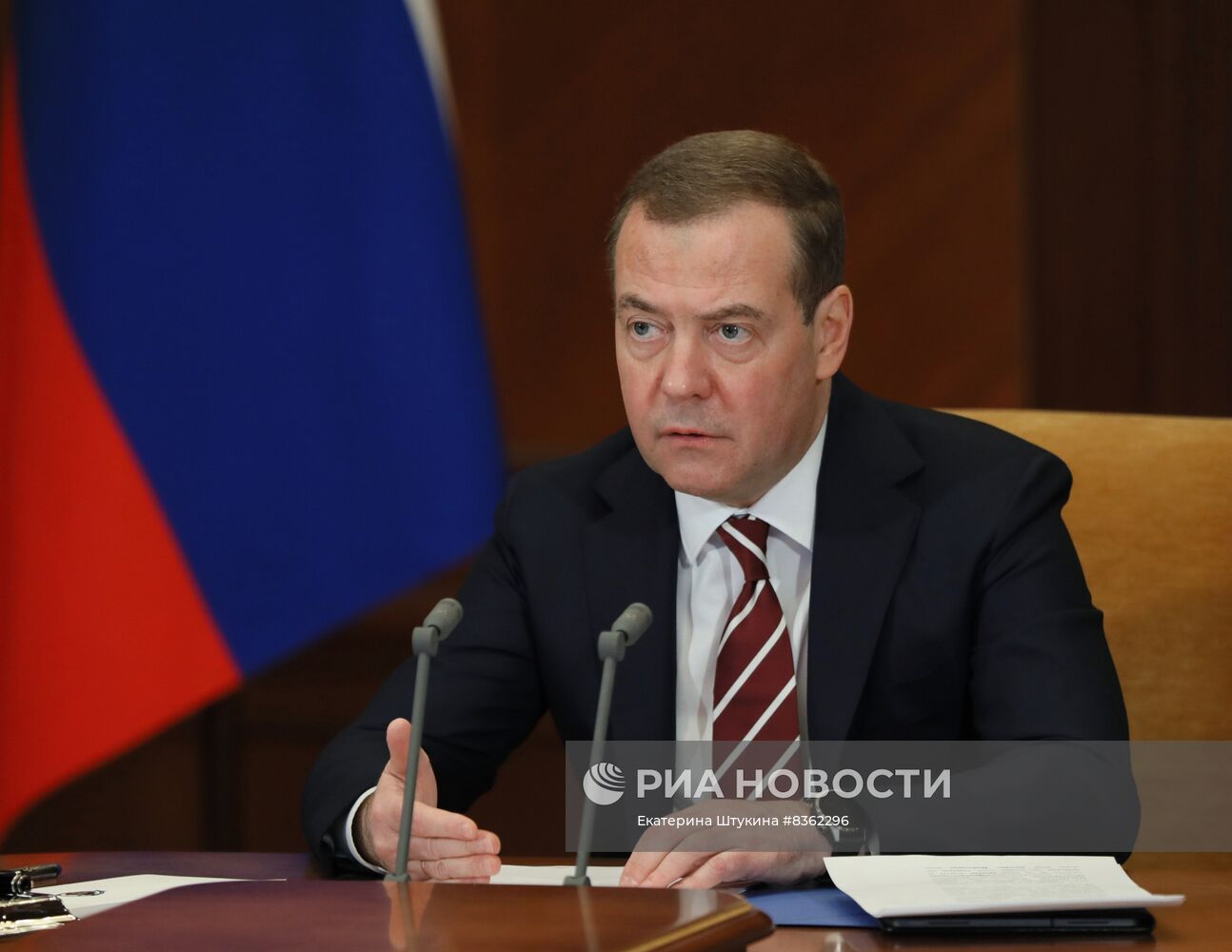 Зампред Совбеза РФ Д. Медведев провел заседание оргкомитета по подготовке мероприятий к 80-летию Сталинградской битвы
