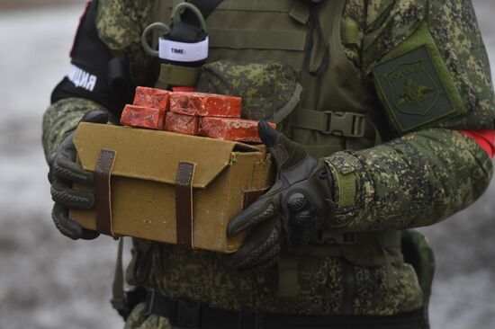 Уничтожение самодельных взрывных устройств военной полицией в Запорожской области