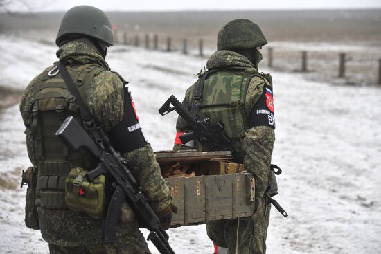 Уничтожение самодельных взрывных устройств военной полицией в Запорожской области