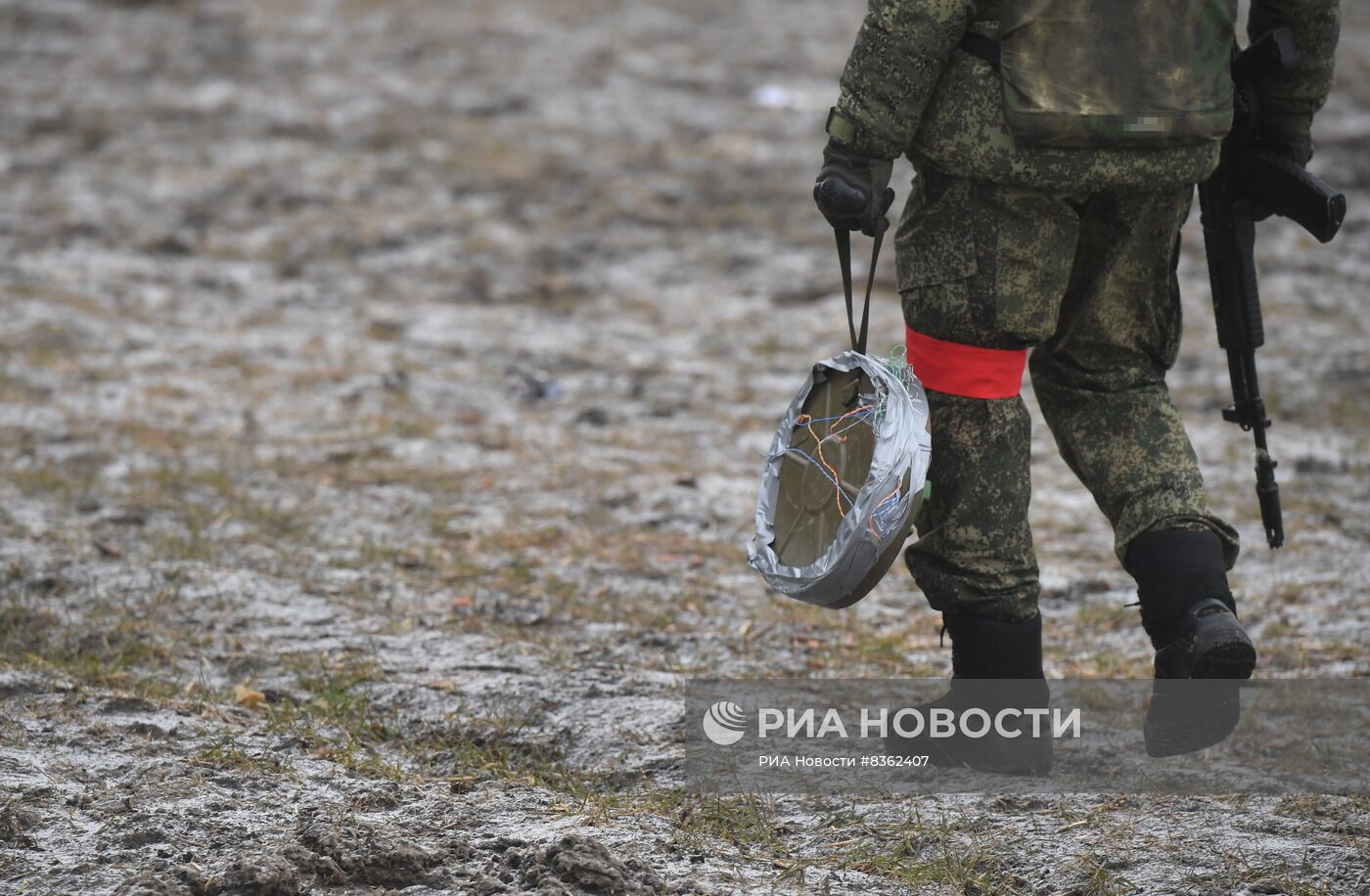 Уничтожение самодельных взрывных устройств военной полицией в Запорожской области