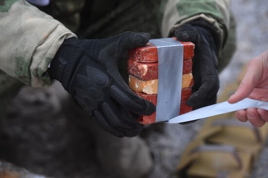 Уничтожение самодельных взрывных устройств военной полицией в Запорожской области