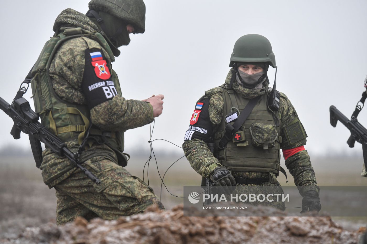 Уничтожение самодельных взрывных устройств военной полицией в Запорожской области