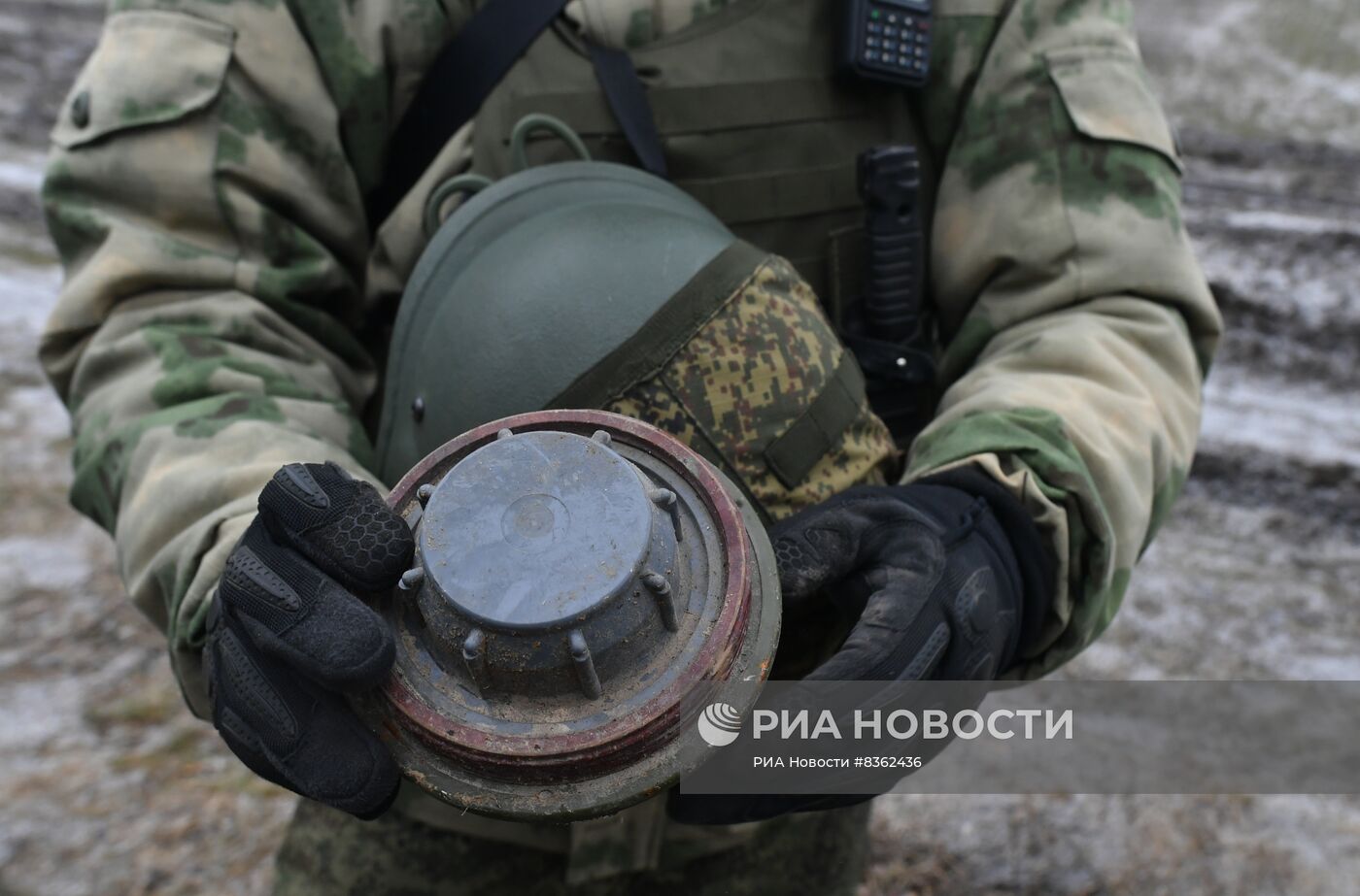 Уничтожение самодельных взрывных устройств военной полицией в Запорожской области