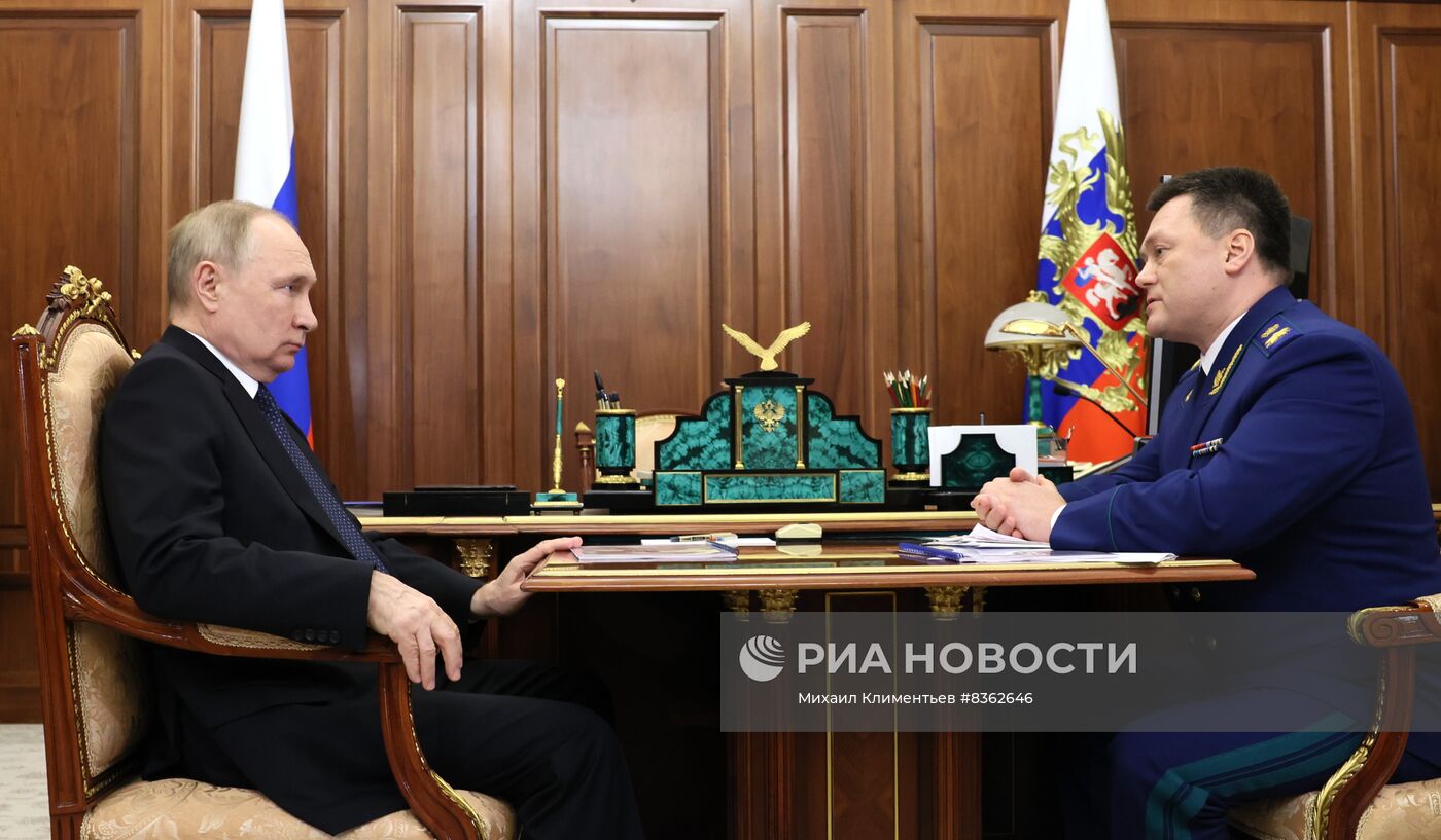 Рабочая встреча президента РФ В. Путина с генпрокурором РФ И. Красновым