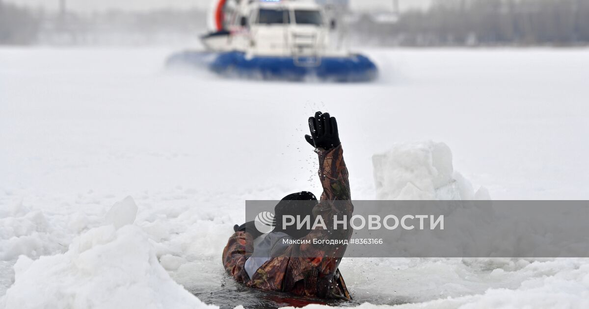 Нога провалилась под лед