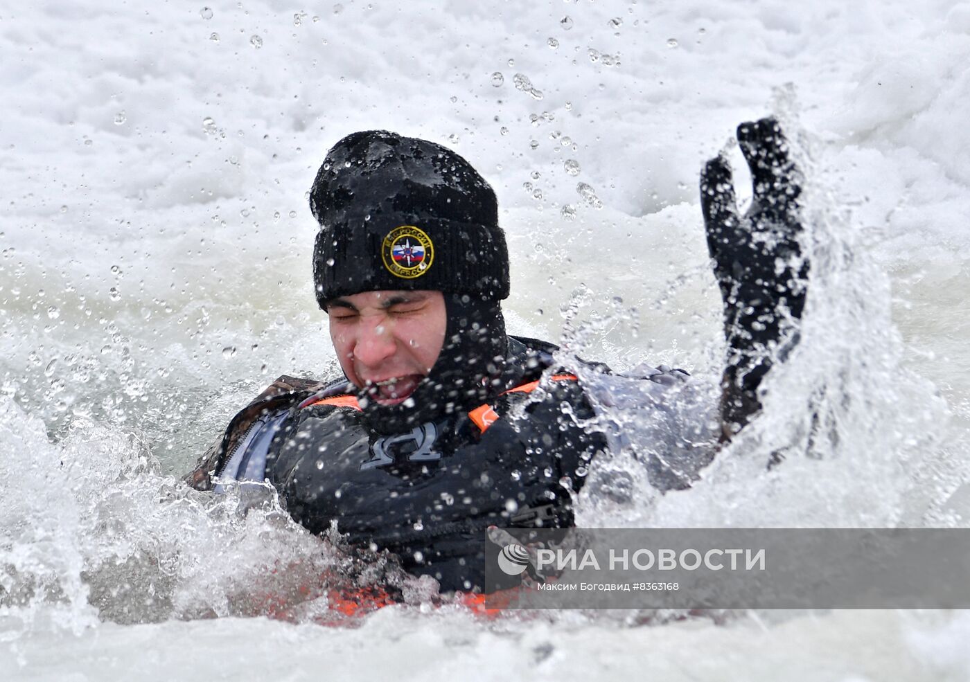 Обучение правилам безопасности на льду в Казани