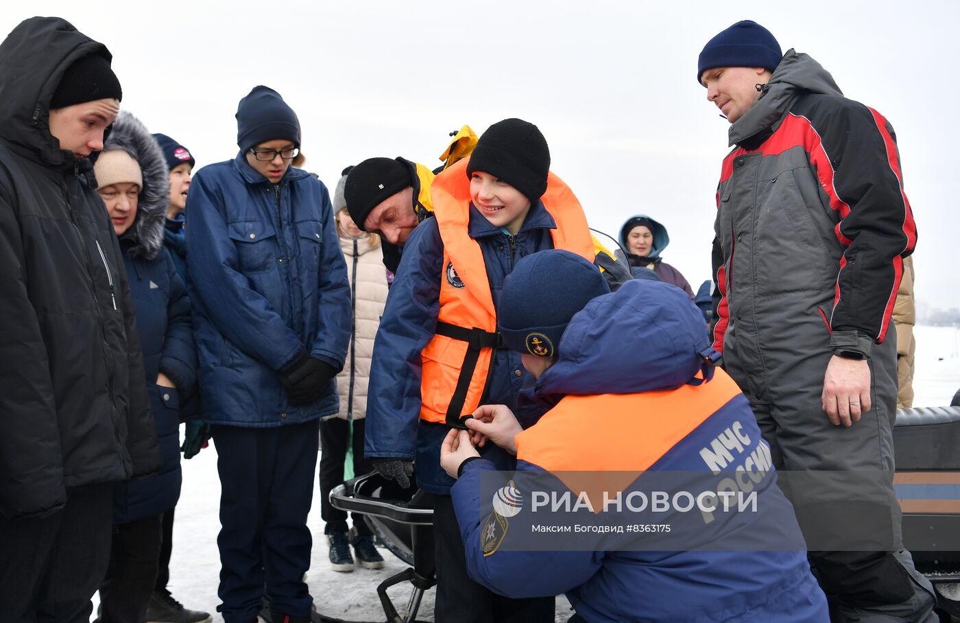 Обучение правилам безопасности на льду в Казани