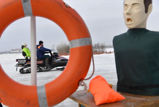 Обучение правилам безопасности на льду в Казани