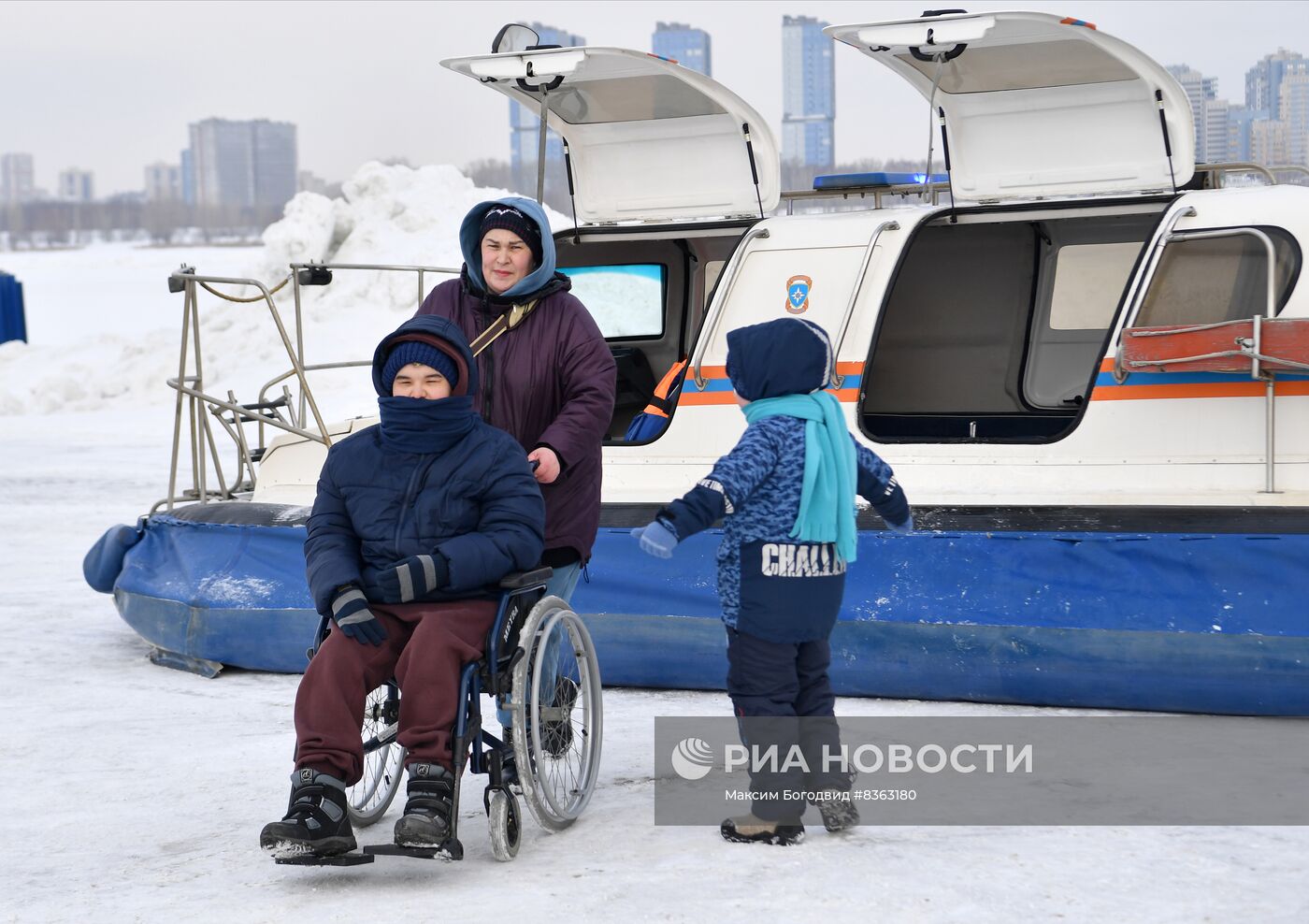 Обучение правилам безопасности на льду в Казани