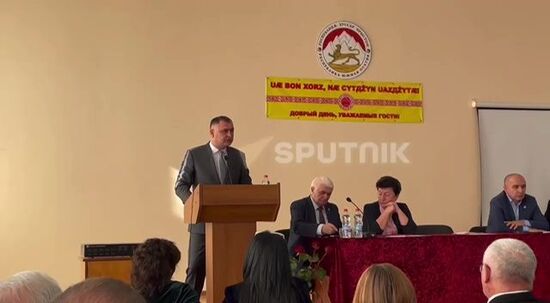 Алан Гаглоев поздравил научных сотрудников ЮОНИИ с профессиональным праздником