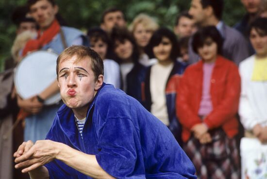 Всесоюзный фестиваль уличных театров "Лицедей-лицей" в Ленинграде