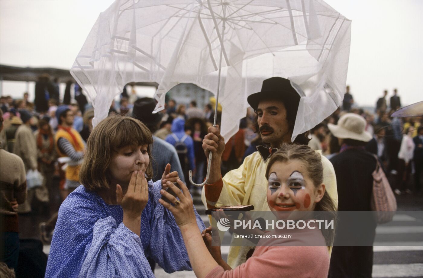 Всесоюзный фестиваль уличных театров "Лицедей-лицей" в Ленинграде