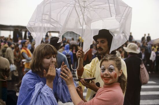 Всесоюзный фестиваль уличных театров "Лицедей-лицей" в Ленинграде